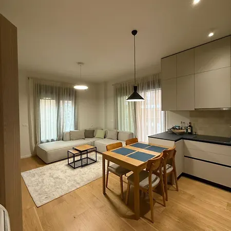 Tirana Lake Residence דירה *